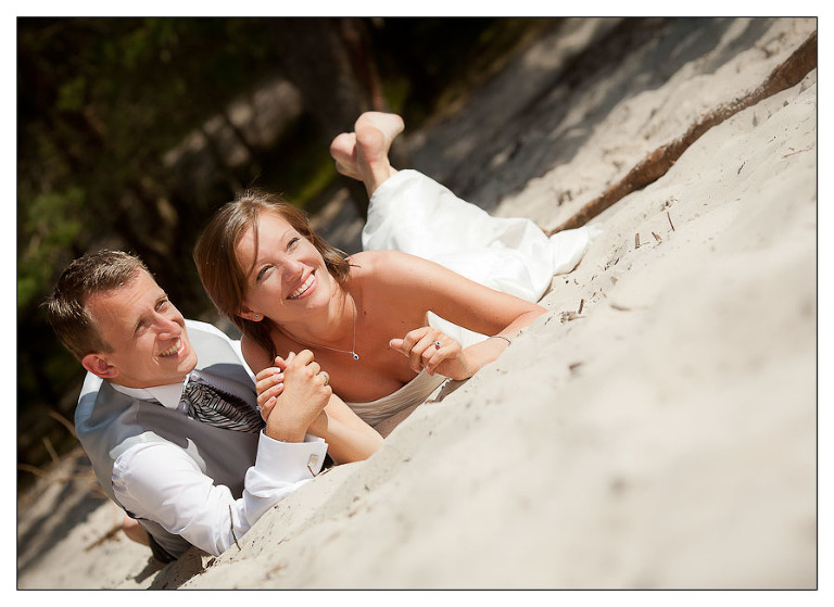 fotograf ślubny Warszawa, sesja zdjęciowa nad morzem, zdjęcia w wodzie, fotograf warszawa, plener ślubny, zdjęcia Łeba