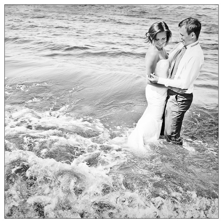 fotograf ślubny Warszawa, sesja zdjęciowa nad morzem, zdjęcia w wodzie, fotograf warszawa, plener ślubny, zdjęcia Łeba